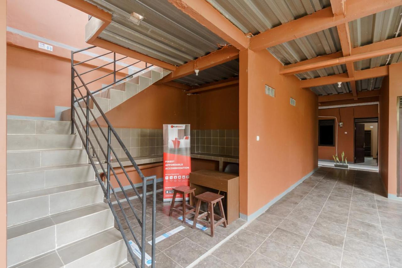 Reddoorz Syariah Near Siloam Hospitals Bulak Kapal Hotel Бекаси Екстериор снимка