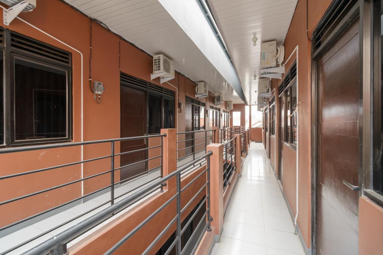 Reddoorz Syariah Near Siloam Hospitals Bulak Kapal Hotel Бекаси Екстериор снимка